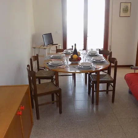 In 25708 Apartment *